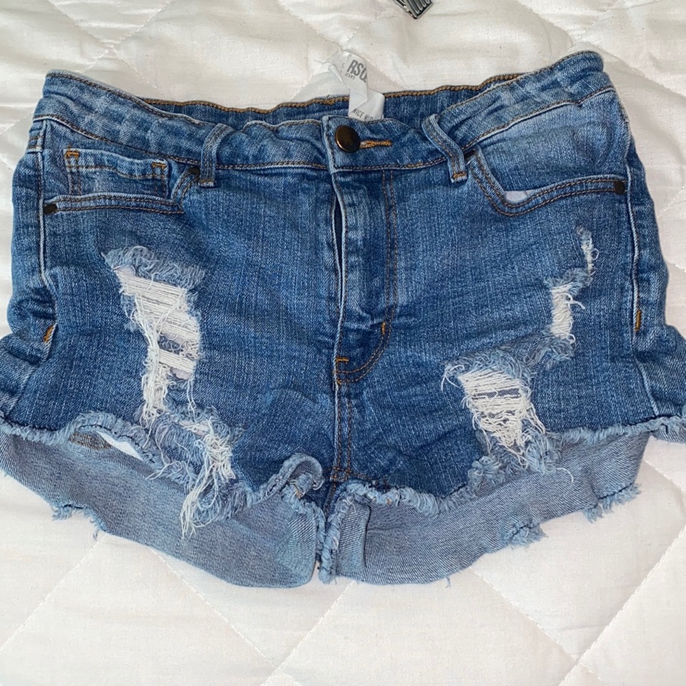 Tilly’s Venice Mid Rise Shorts
